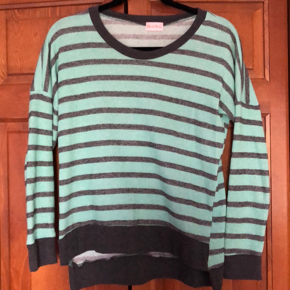 Long sleeve sweater shirt